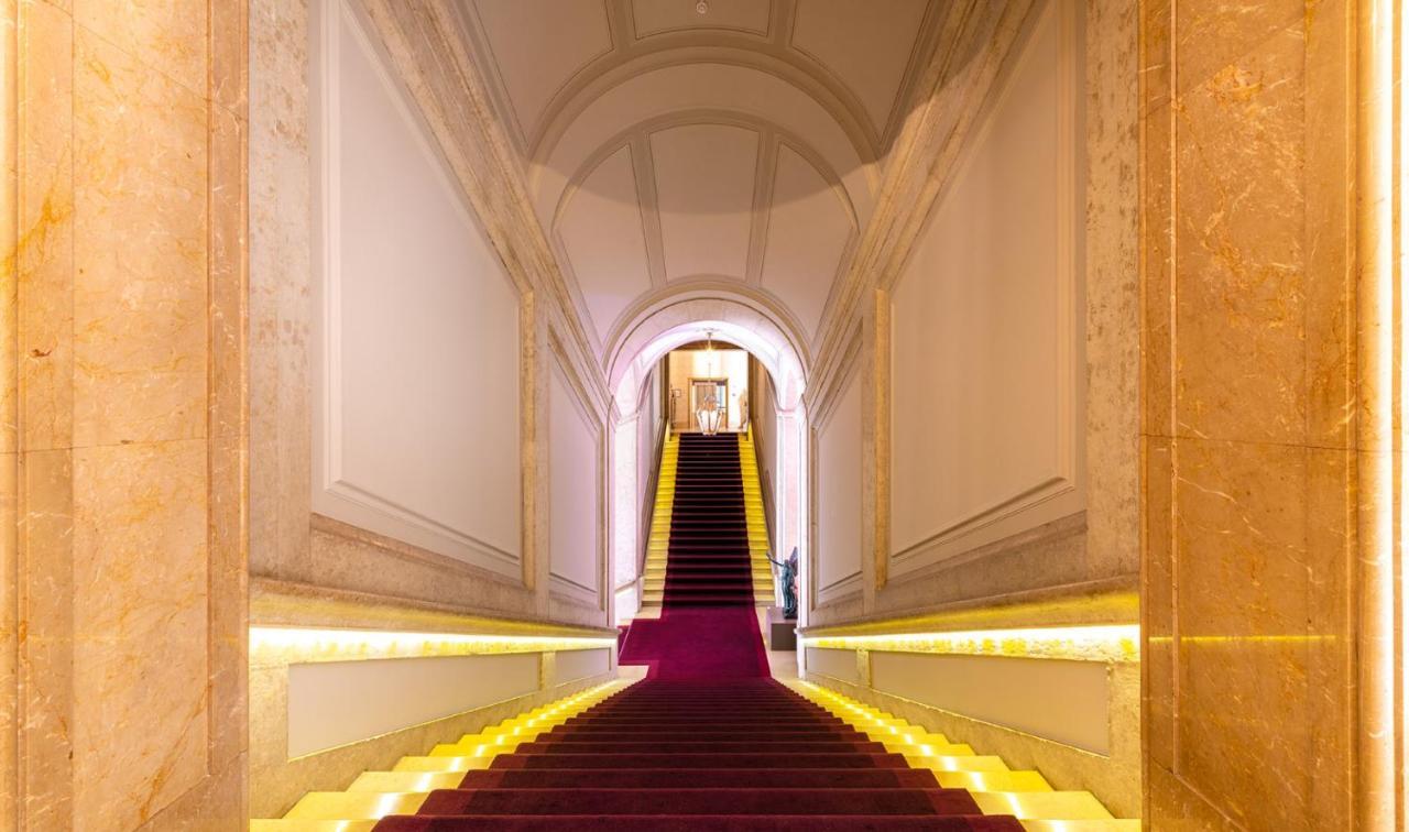 Pousada De Lisboa - Small Luxury Hotels Of The World Zewnętrze zdjęcie The staircase of the National Museum of the Republic of China